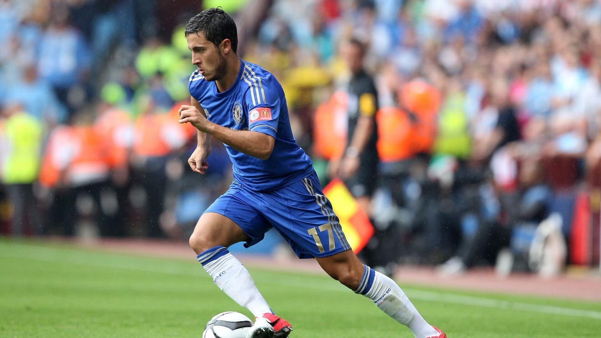 开云电竞中国-2013年总决赛第六场：热火在詹姆斯的带领下，经历加时逆转雷霆，最终以95-88获得冠军，詹姆斯荣膺FMVP。